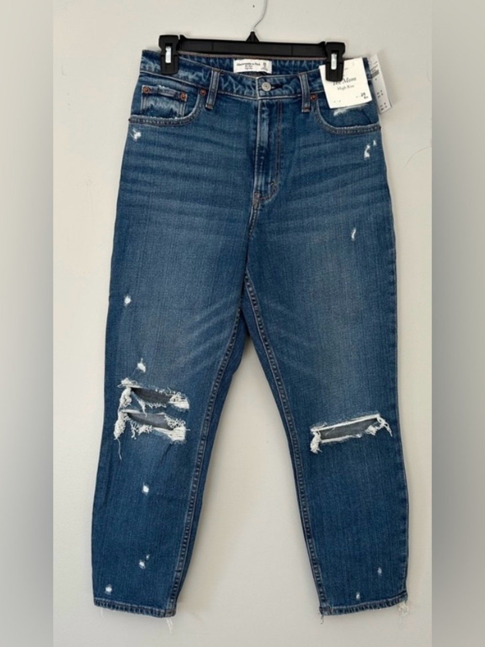 Abercrombie & Fitch The Mom high rise Distressed jeans size 28/6R NWT